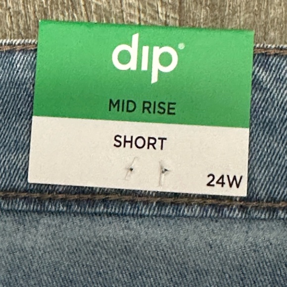 Women’s dip 24W 3XL Plus Faded Blue Denim Jeans Shorts Cut Offs Hem Stretch NWT - Picture 7 of 9